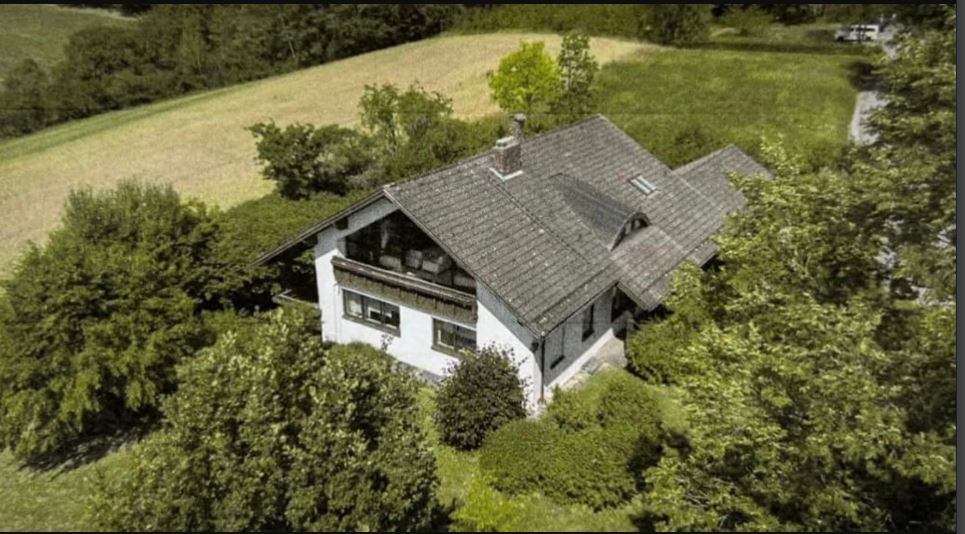 Exklusives Einfamilienhaus am Waldrand mit traumhaftem Panoramablick!